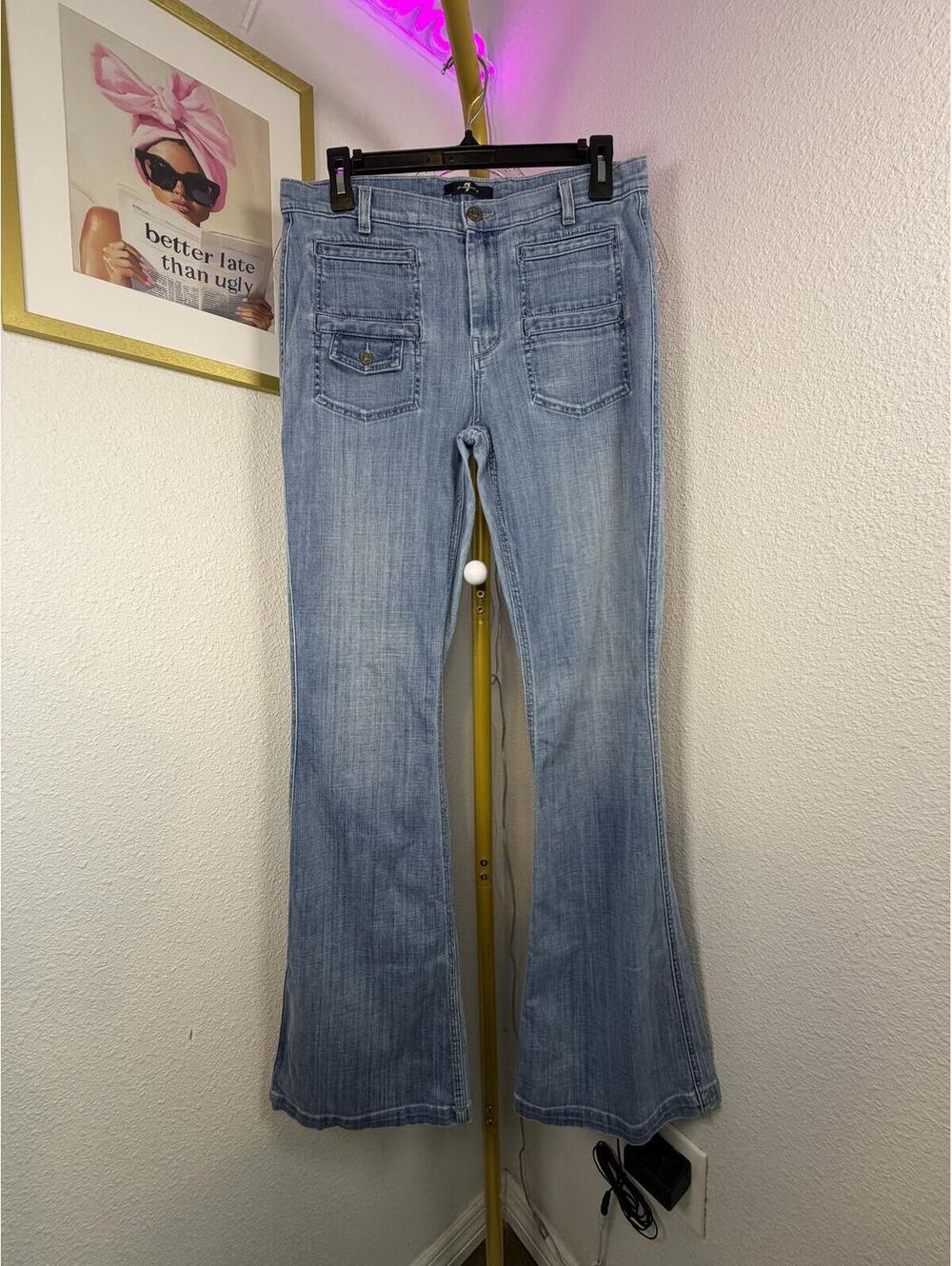 7 For All Mankind Patch Pocket Flare Women’s Jeans Lightwash Rare - Size 30 EUC